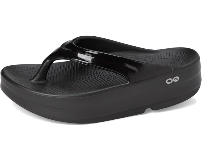 Сланцы OOFOS Oomega Thong с технологией OOfoam для восстановления