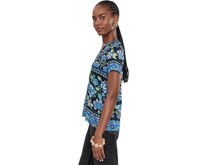 Футболка The Janie Favorite Button Neck Tee Delmira от Johnny Was