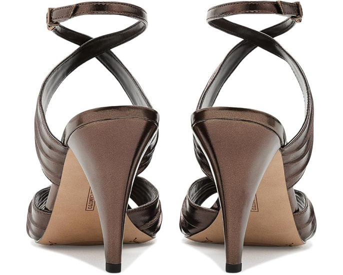Vince Camuto босоножки Altnori на каблуке с перекрестными ремешками
