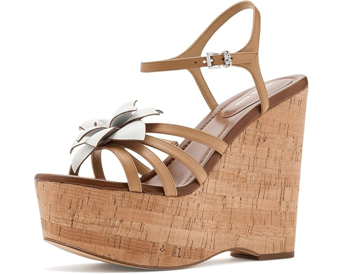 Босоножки MICHAEL Michael Kors Jacie Wedge на танкетке с цветком и ремешком