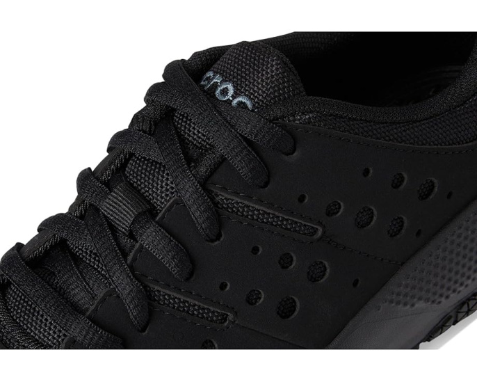 Рабочие кроссовки Crocs On The Clock с сертифицированной противоскользящей подошвой