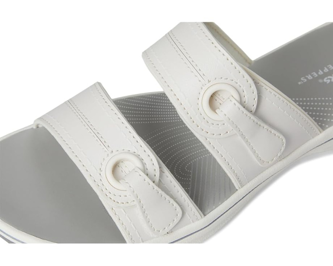 Сандалии Clarks Breeze Maye с двумя ремешками и стелькой Cushion Soft