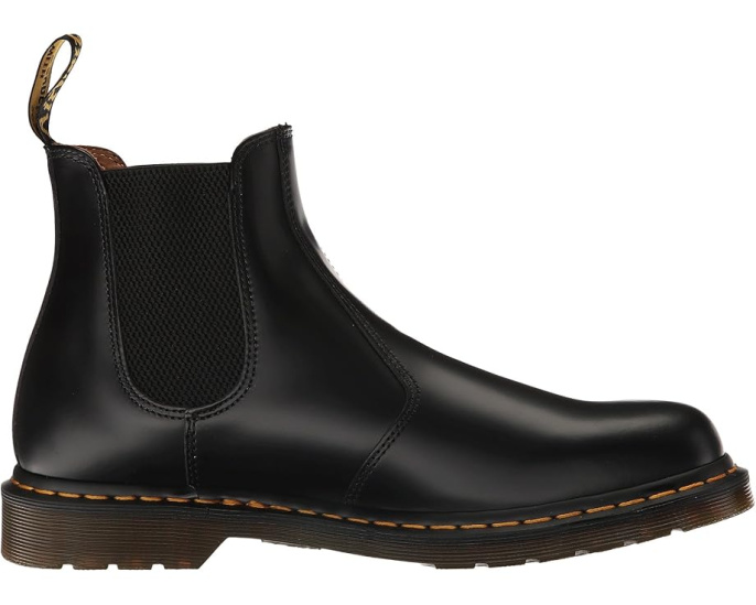 Челси Dr. Martens 2976 Yellow Stitch из гладкой кожи с минималистичным дизайном