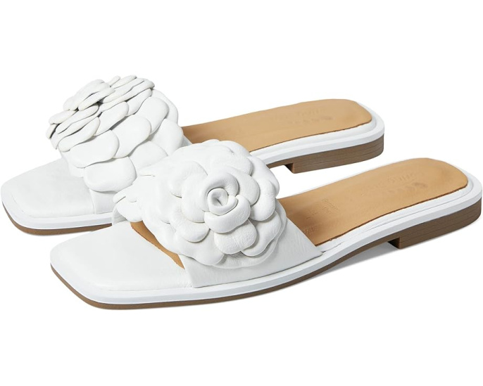 Сандалии Domonique от Spring Step белые с молдабэл цветком