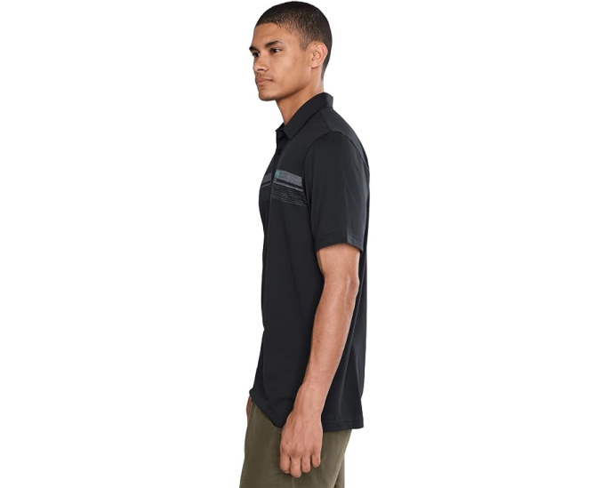 Пиковая рубашка Featherweight Cheststripe TravisMathew с горизонтальной полосой