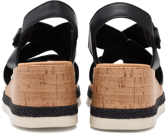 Сандалии Clarks Kidiki Sun на клиновидном каблуке из нубука